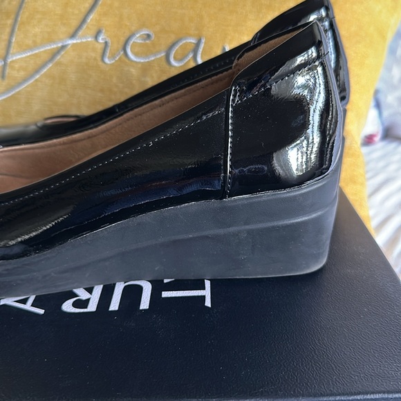 Naturalizer patent leather pumps - Picture 4 of 5